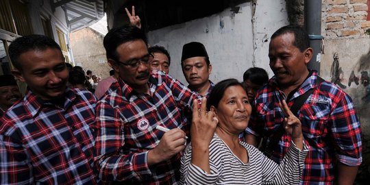 Blusukan ke Kampung Pelni, warga minta foto dan tanda tangan Djarot