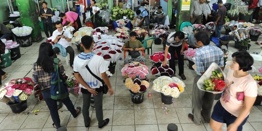 Jelang hari guru, pelajar di Bali serbu pedagang bunga
