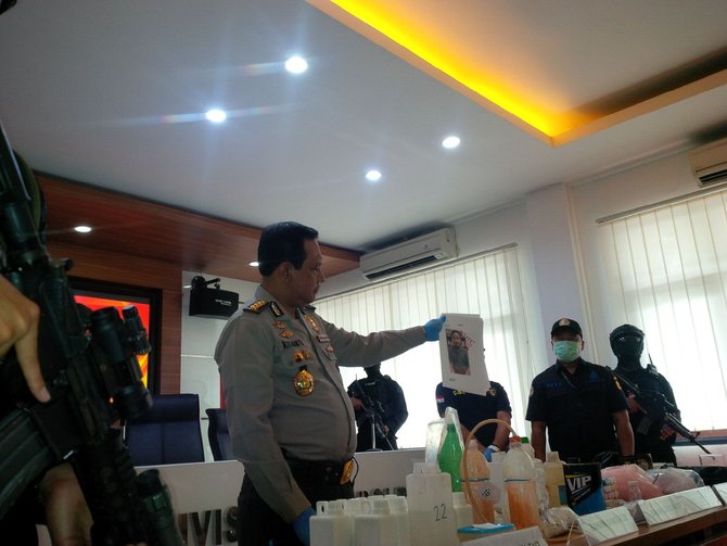 densus 88 tangkap terduga teroris rio priatna wibawa