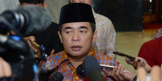 Akom minta klarifikasi diganti dari ketua DPR atas persetujuan Mega