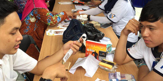 Mandiri salurkan bantuan sosial non tunai di Bekasi