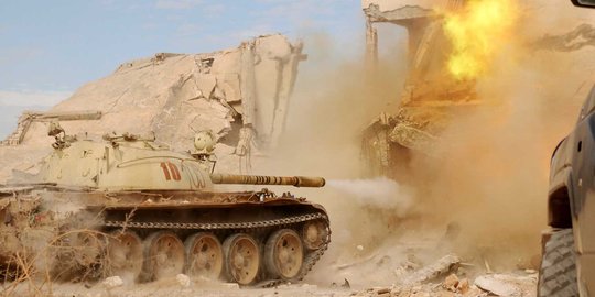 Sangarnya tank Libya berburu militan ISIS di Sirte