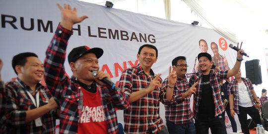 Aksi Ahok-Djarot nge-rap bareng Iwa K dan Gading Marten