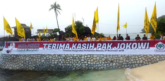 golkar natuna bentangkan spanduk terima kasih pada jokowi