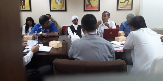 Pakai serban, bos Pandawa Grup datangi kantor OJK