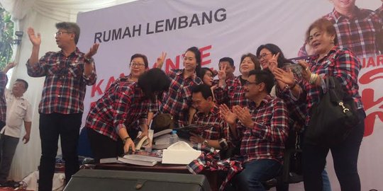 Ingin anaknya jadi pemimpin, penulis ini beri Ahok buku braile