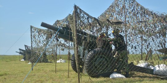 Aksi Kostrad latihan menembak senjata berat di Lumajang