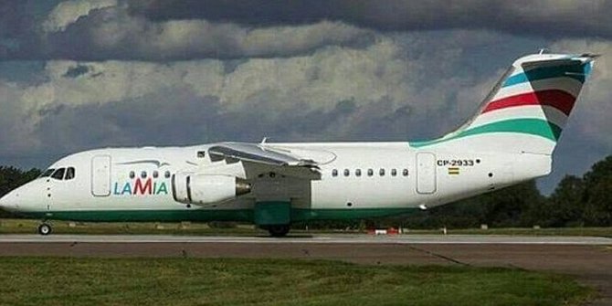 Pesawat tim sepak bola Brasil jatuh, enam dari 81 penumpang selamat