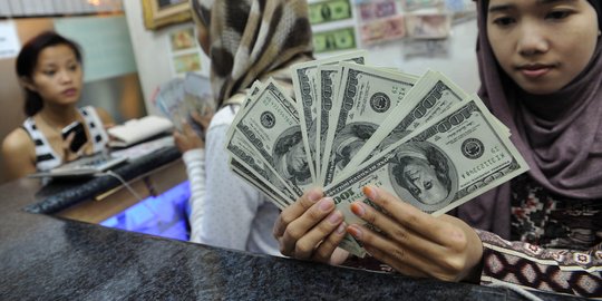 Rupiah ditutup merosot ke level Rp 13.560 per USD