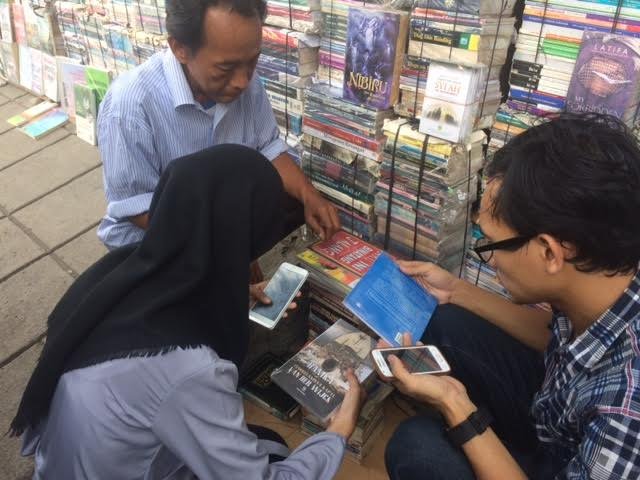 sopir bemo pemilik perpustakaan berjalan