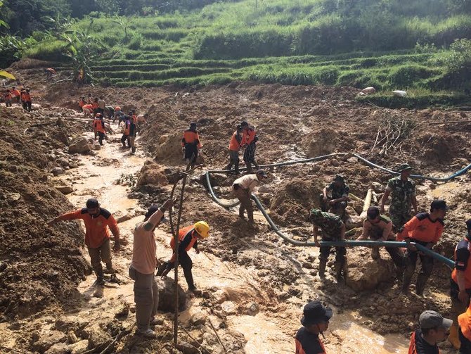 longsor di lereng gunung lawu