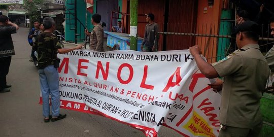 Bakal didatangi Djarot, spanduk tolak Ahok diturunkan Satpol PP