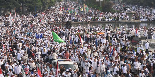 Tiba di Bandung, pendemo jalan kaki asal Ciamis lanjut naik bus