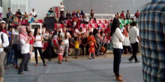 Anak-anak ikut kampanye Anies-Sandi di GOR Cempaka Putih