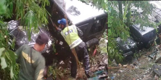 Hindari jalan berlubang, jeep Rubicon masuk jurang