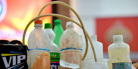 laboratorium khusus meracik bom di rumahnya
