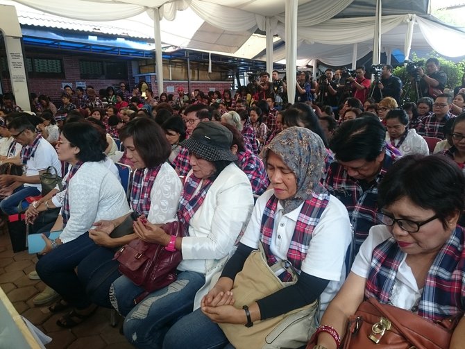 ahok dan warga doakan ahok