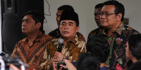 Pergantian Akom dari ketua DPR karena langgar etika dinilai aneh