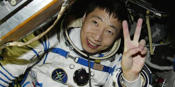 Astronot China dengar suara misterius di luar angkasa