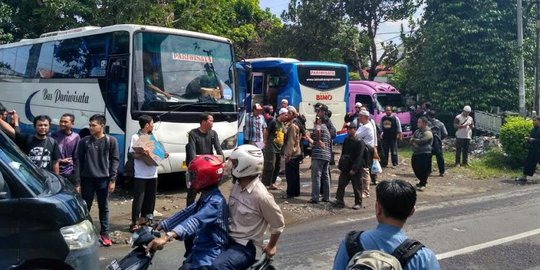 Demo 2 Desember, massa dari Yogyakarta mulai berangkat ke Jakarta