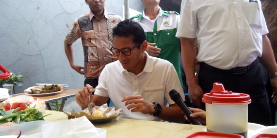 Saat blusukan sering makan  jengkol asam  urat  Sandiaga 