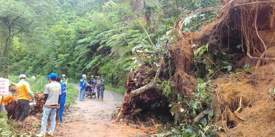 13 Kabupaten di Sumsel diterjang banjir, longsor & jembatan ambruk