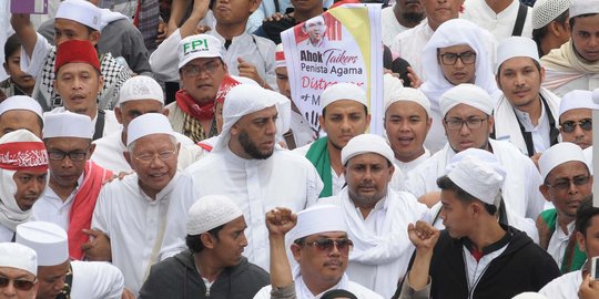 Hidayat Nur Wahid ajak Jokowi salat Jumat bareng demonstran di Monas