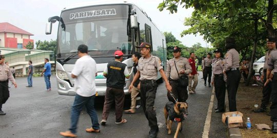 Polrestabes Semarang periksa kendaraan bawa demonstran ke Jakarta