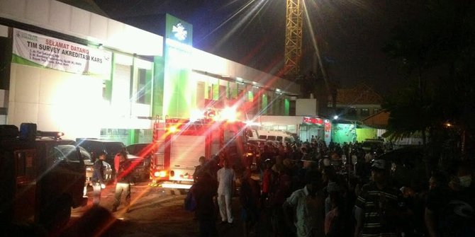 Damkar Surabaya berhasil padamkan api di RSI Wonokromo 