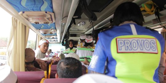 Dukung aksi Super Damai 2-12, polisi Cilacap bagikan makan & minuman