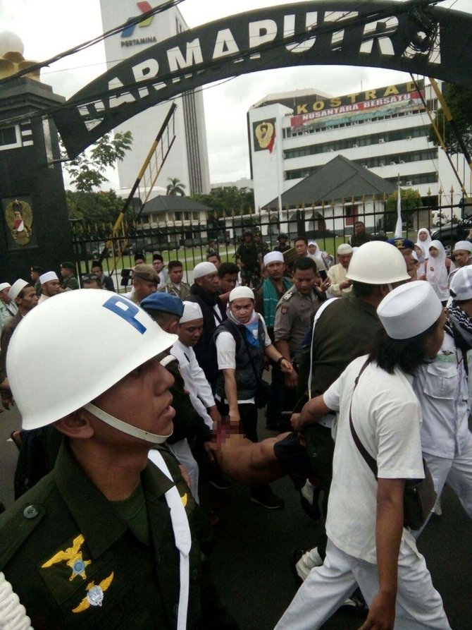 pria bawa golok diamankan di gambir