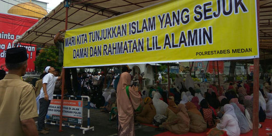 Hujan guyur Medan, peserta aksi 2 Desember padati Masjid Agung