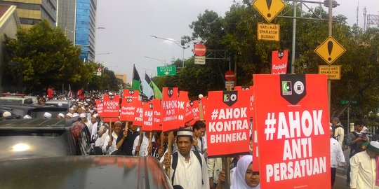 Di depan Jokowi, massa aksi 2-12 minta Ahok ditangkap