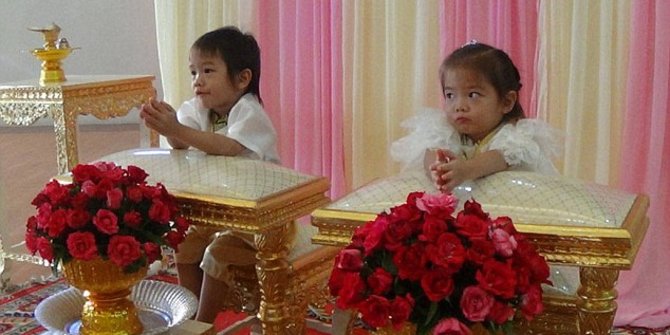 Percaya reinkarnasi, orangtua di Thailand nikahkan anak kembarnya