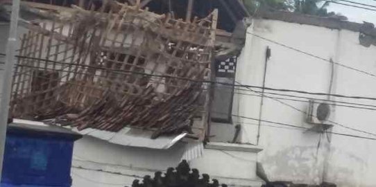 Atap SMA di Jembrana ambruk usai diguyur hujan