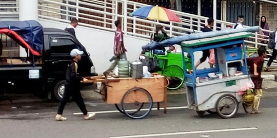 Aksi 2 Desember beri berkah pedagang bakso dan gorengan