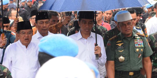 Menko Luhut puji Jokowi Salat Jumat bersama peserta aksi 2 Desember