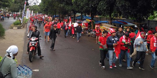 Semifinal AFF, ribuan suporter timnas mulai padati Stadion Pakansari