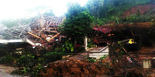 Satu warga tewas tertimbun longsor di Lereng Laru Karanganyar