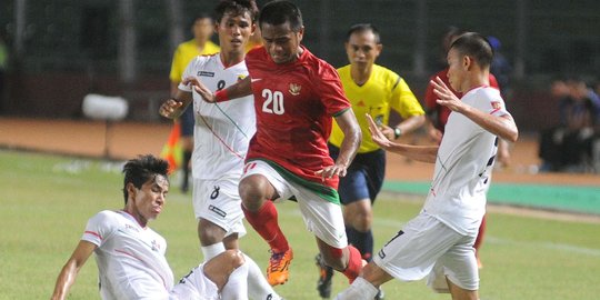 Tekel keras warnai babak pertama laga Indonesia-Vietnam