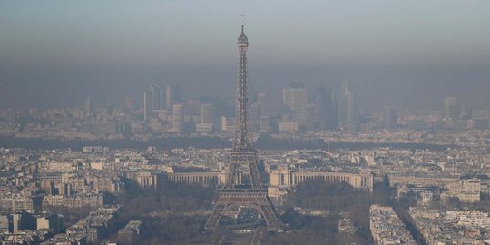Penampakan Paris dikepung polusi parah