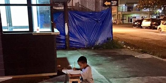 lampu logo mcdonald bocah ini bikin haru netizen rev1