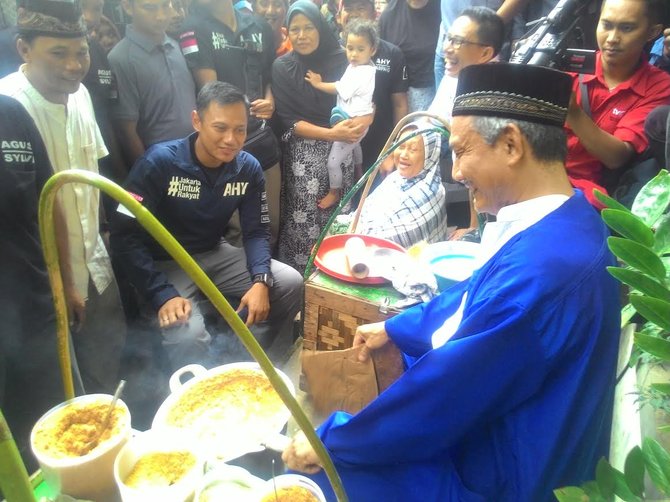 agus yudhoyono makan kerak telor
