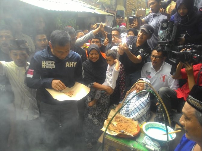 agus yudhoyono makan kerak telor