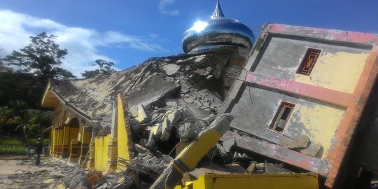 Detik-detik mencekam saat masjid di Pidie Jaya roboh akibat gempa