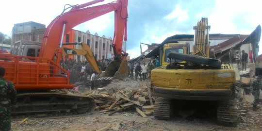 Pencarian korban gempa di Pidie Jaya kekurangan alat berat