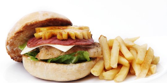 Gara-gara lempar burger ke kuda polisi, pria ini dicokok