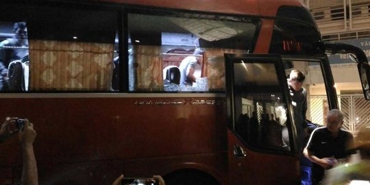 Bus Timnas Indonesia ditimpuki batu oleh suporter Vietnam, dua luka