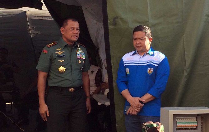 panglima tni jenderal gatot di lokasi gempa aceh