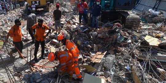 Pencarian lanjutan korban tertimbun akibat gempa Aceh